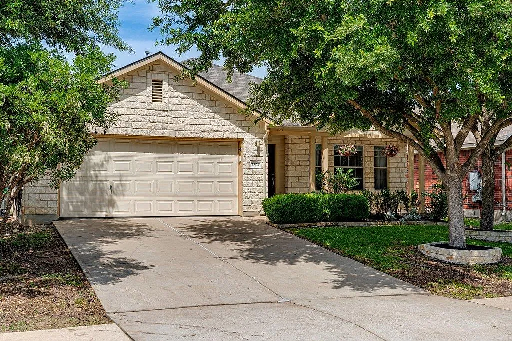 4 bed, 2.0 bath, 1961 sqft, $2,250 — Photo 1