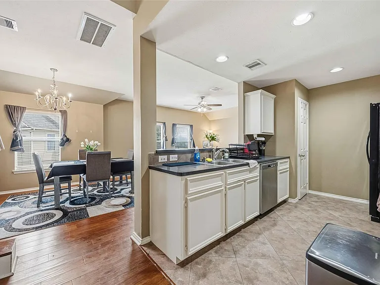 7014 Woodridge Row Dr — Photo 18