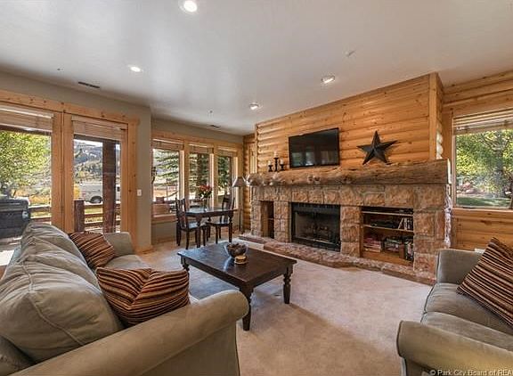 4th image of 1955 Deer Valley Dr N #101