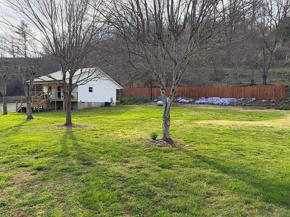 68 Claude Honeycutt Dr, Weaverville, NC 28787