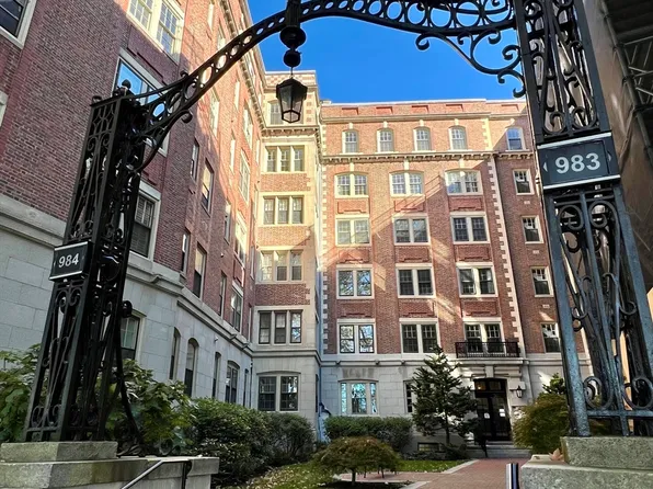 983 Memorial Dr #502, Cambridge, MA 02138