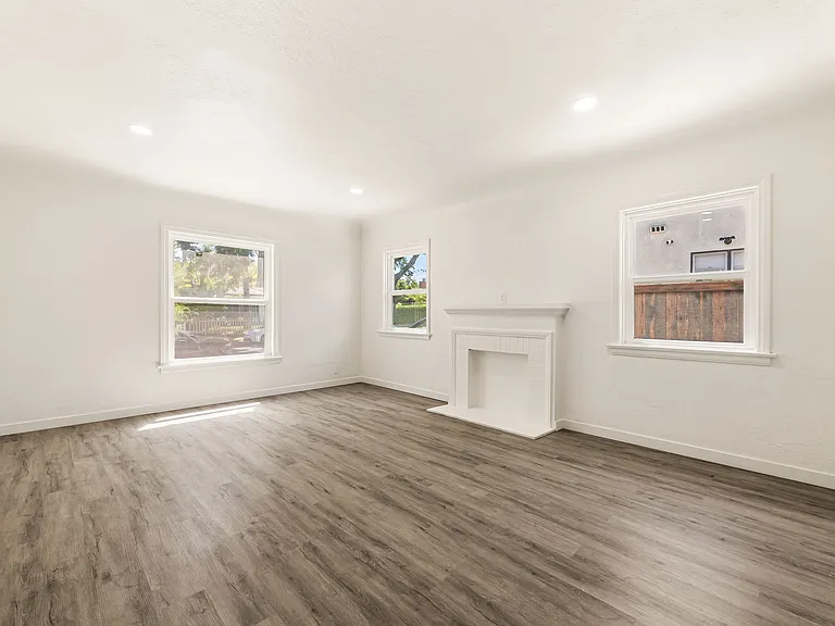 3369 Cerritos Ave — Photo 18