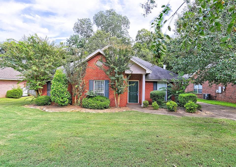 1st image of 385 Forest Park Dr