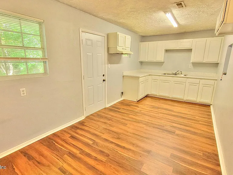 9348 Culpeper Ave — Photo 7