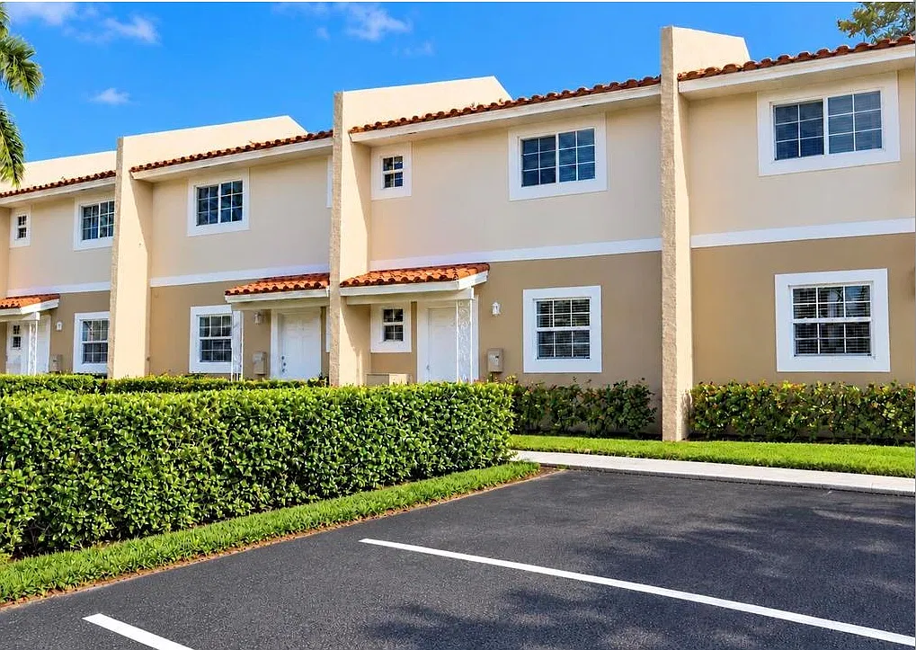 2 bed, 2.5 bath, 1160 sqft, $2,000 — Photo 1