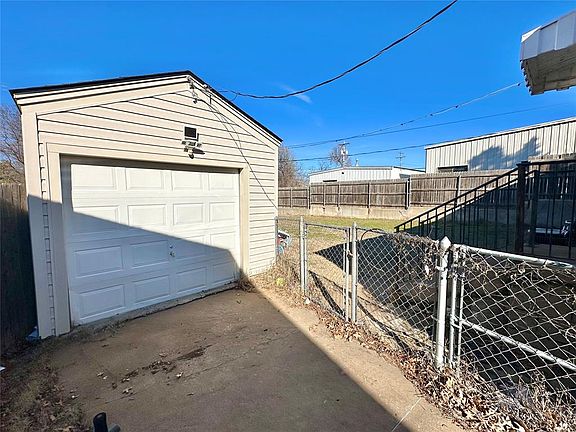 5th image of 7413 SE 15th St