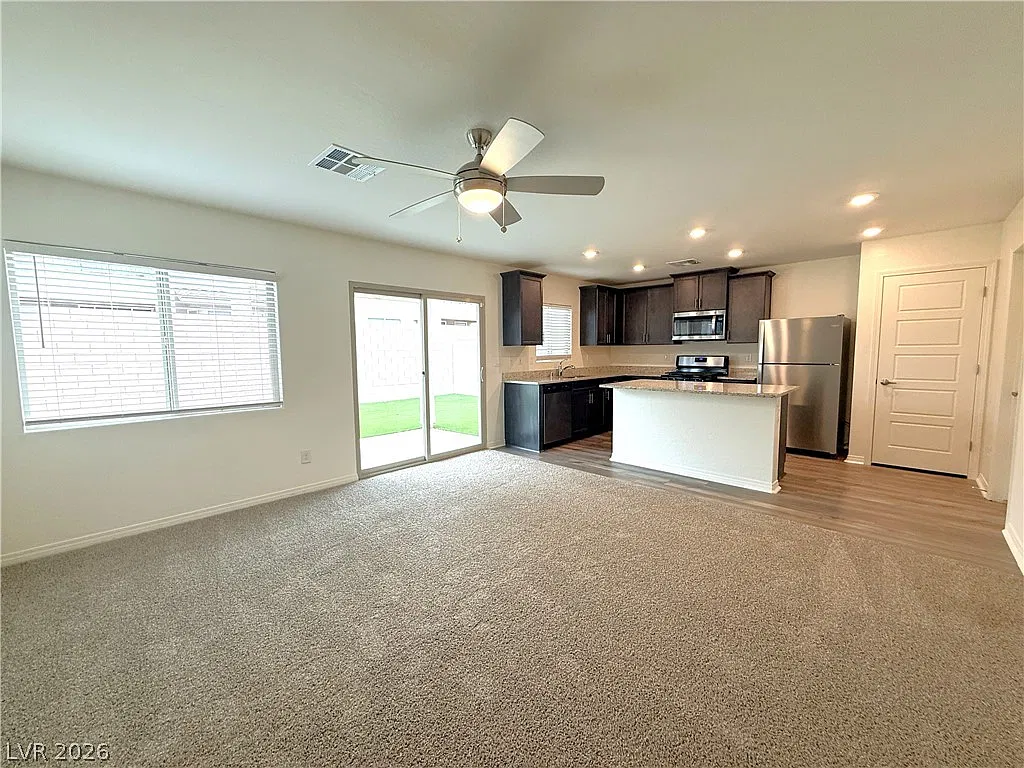 3 bed, 2.5 bath, 1415 sqft, $1,990 — Photo 4