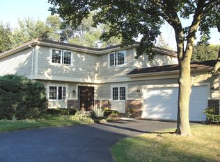 2731 Salceda Dr, Northbrook, IL