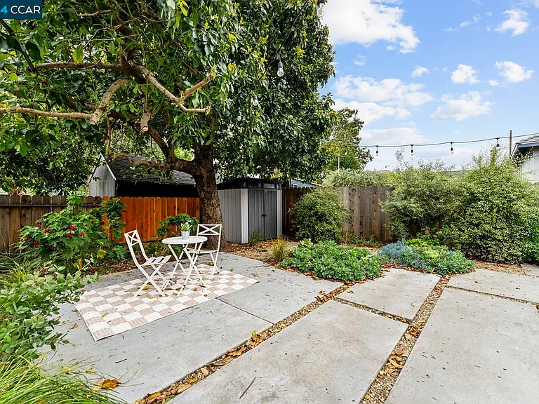 871 43rd St — Photo 34