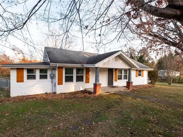 210 Little Arcadia Dr, Elkin, NC 28621