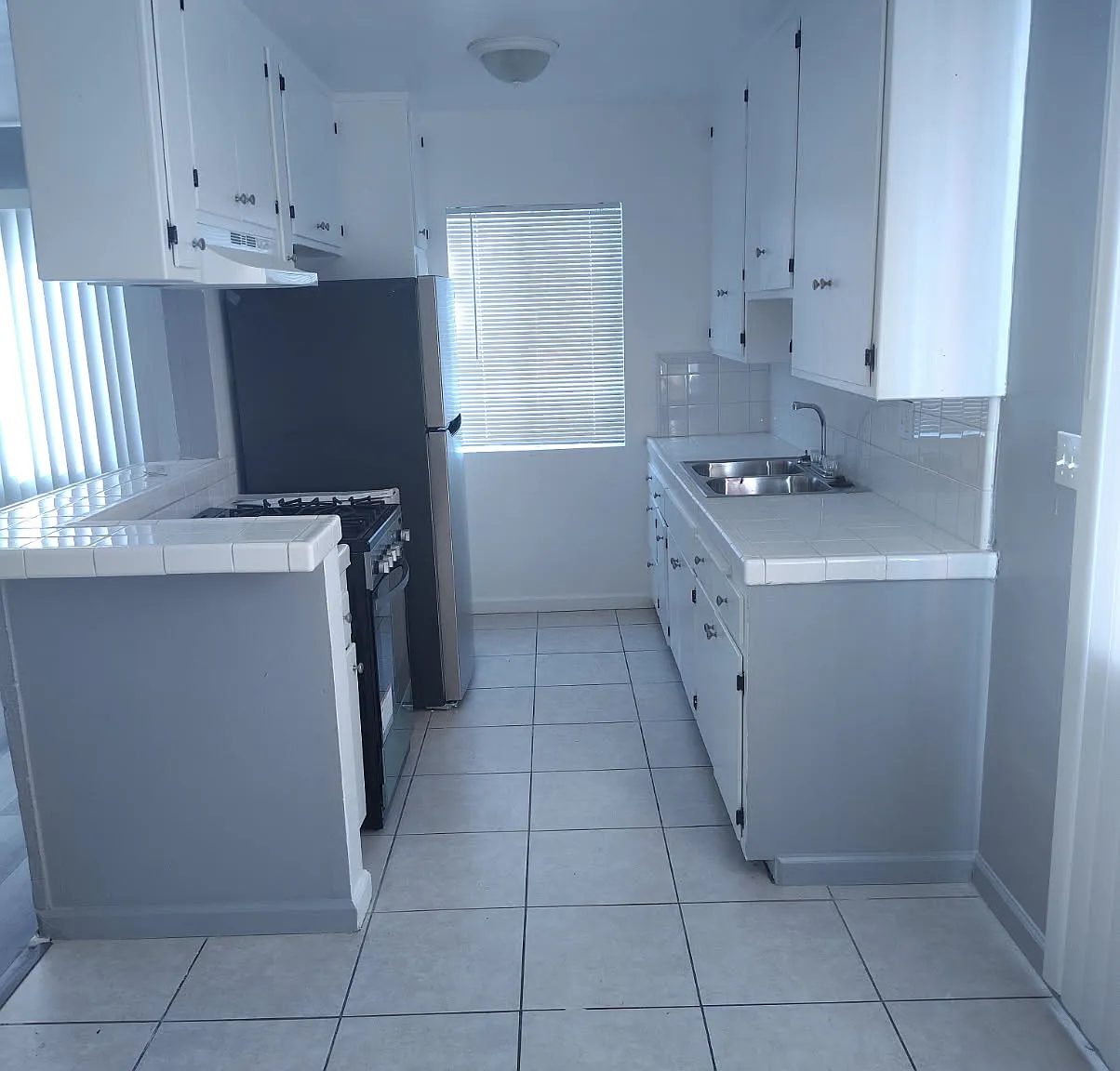 2750 S Sycamore Ave — Photo 4