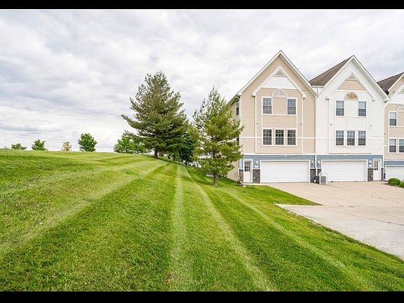 2nd image of 1124 SE Village View Ln