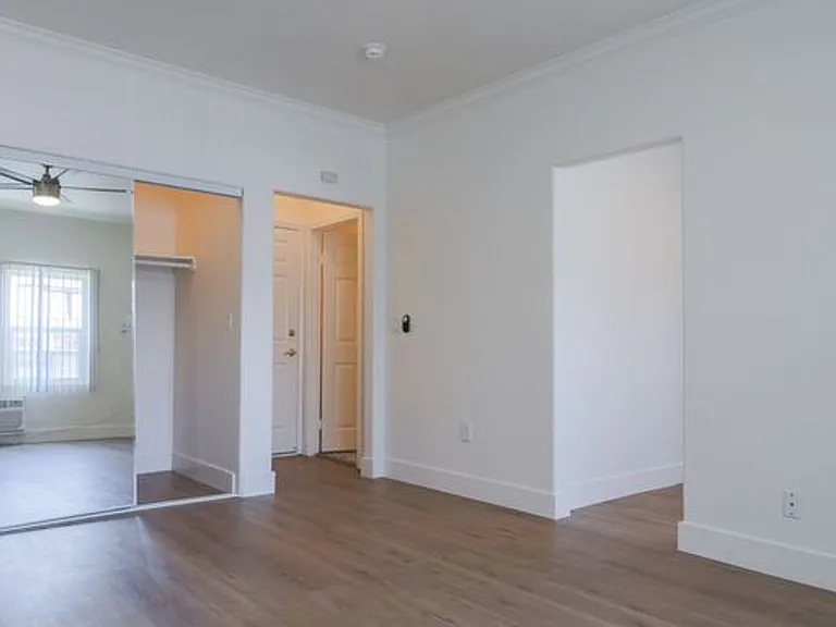 5200 Hollywood Blvd — Photo 5