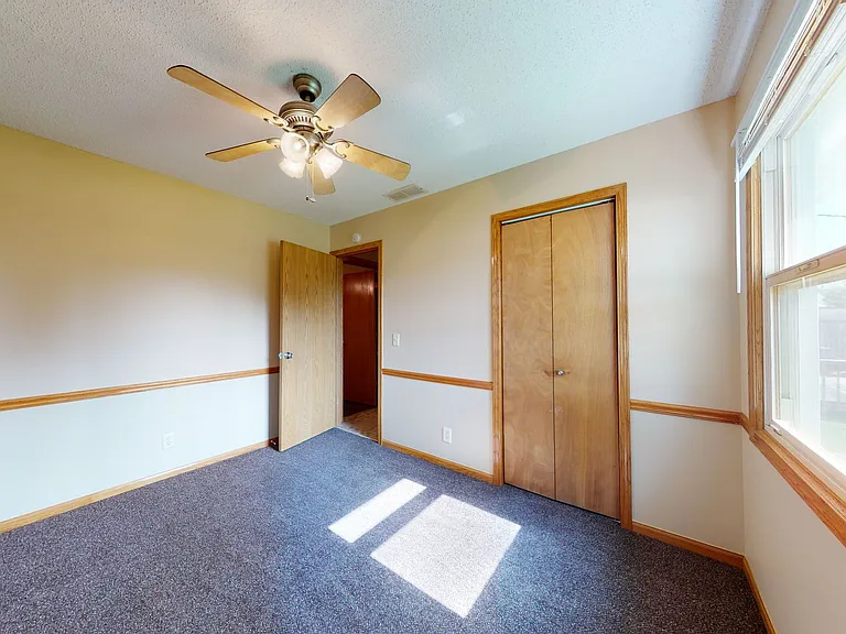 507 S Bismark Ave — Photo 10