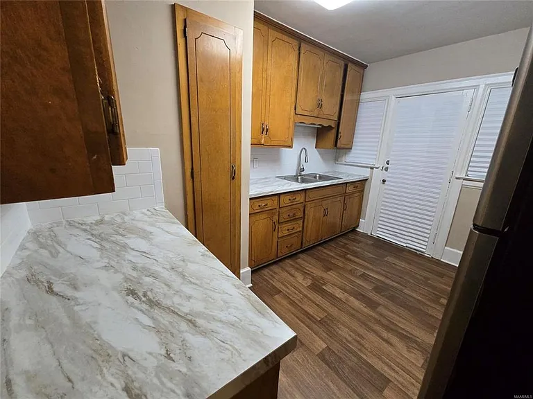 555 Morningview St — Photo 7