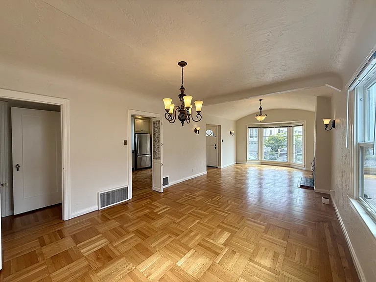 658 Rockdale Dr — Photo 7