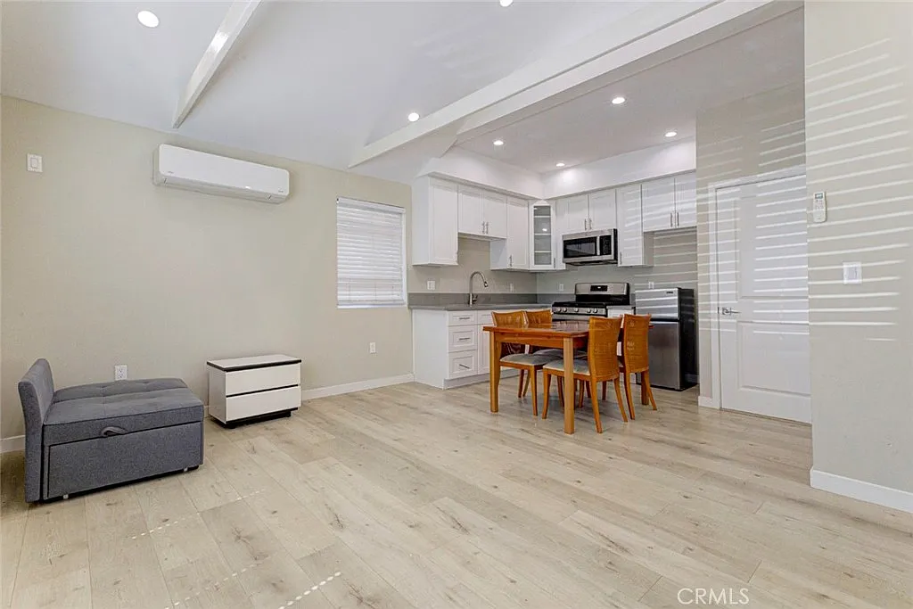 Studio, 450 sqft, $1,700 — Photo 4