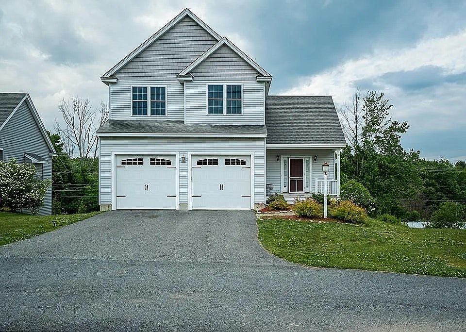 1st image of 32 Empire Dr