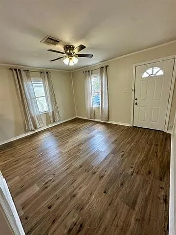 3 bed, 1.0 bath, 900 sqft, $1,500 — Photo 2