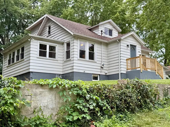 2846 Oak St, Stevensville, MI 49127