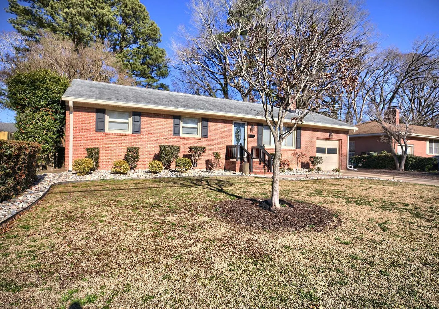 3 bed, 1.5 bath, 1215 sqft, $2,200 — Photo 3