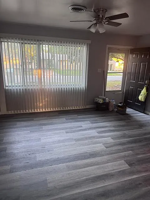 3 bed, 864 sqft, $1,300 — Photo 3