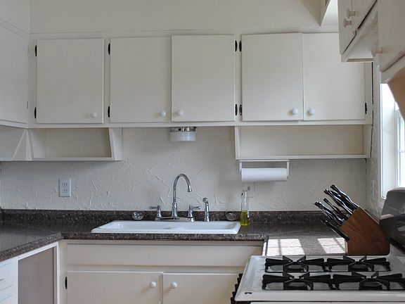 4th image of 207 Pear Ave