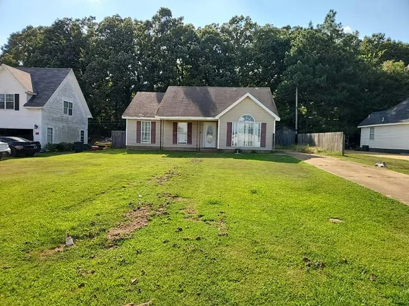 550 Huggins Dr, Holly Springs, MS 38635