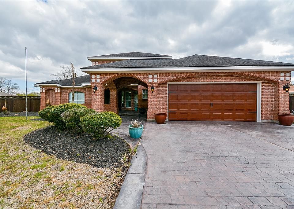 1st image of 628 Westwood Cir