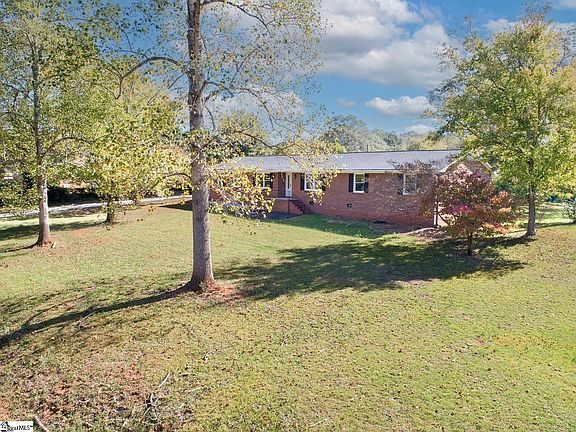 2nd image of 615 Parkwood Dr