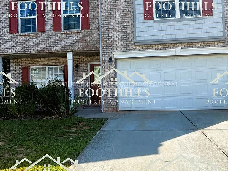 31 Ravencrest Dr — Photo 1