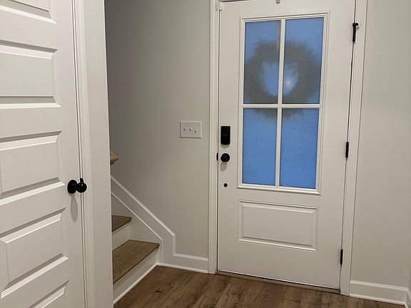 4th image of 446 Bishop Blvd