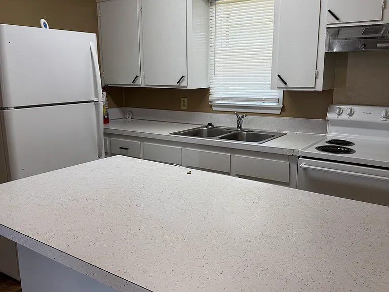 1770 Ridgefield Ave #D — Photo 8