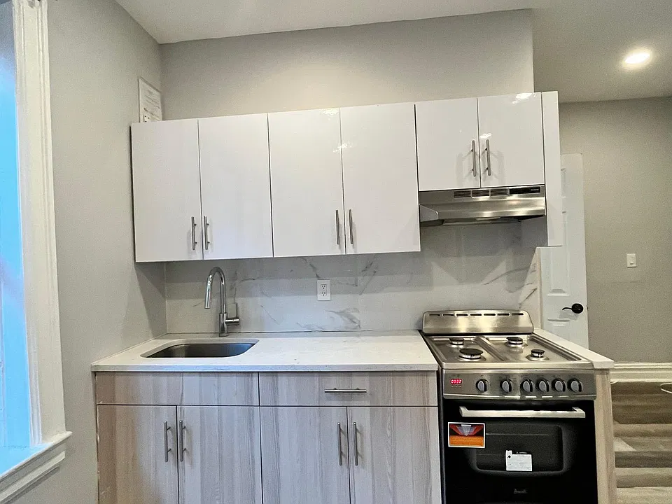 122 Corbin Ave #400