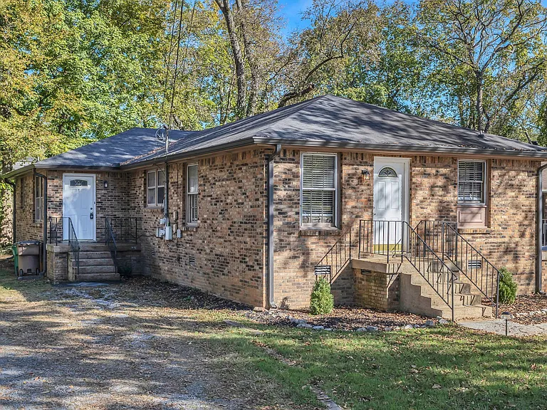 3108 Lealand Ln #B — Photo 2