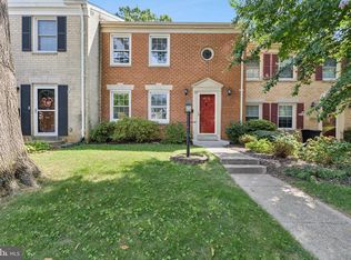 33 Landsend Dr, Gaithersburg, MD 20878