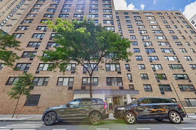 150 E 18th St #3H — Photo 4