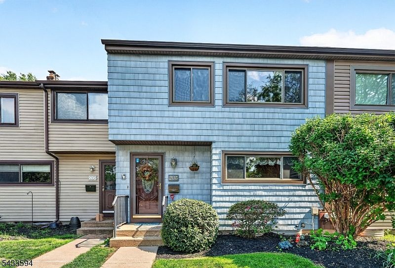 1st image of 203 Brookside Ln
