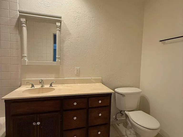 1815 N Westwood Ave — Photo 5