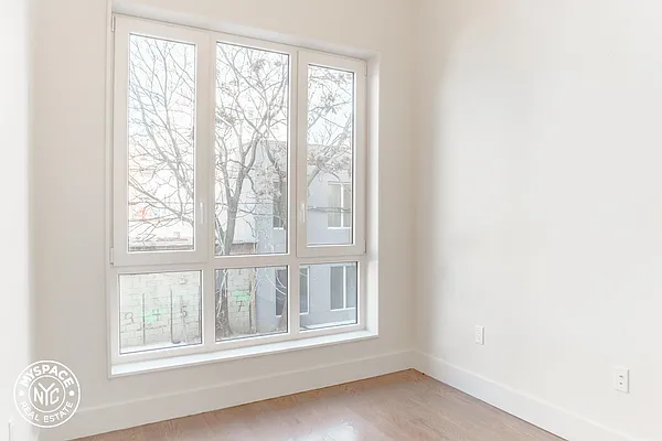 Rented by MySpaceNYC | media 7