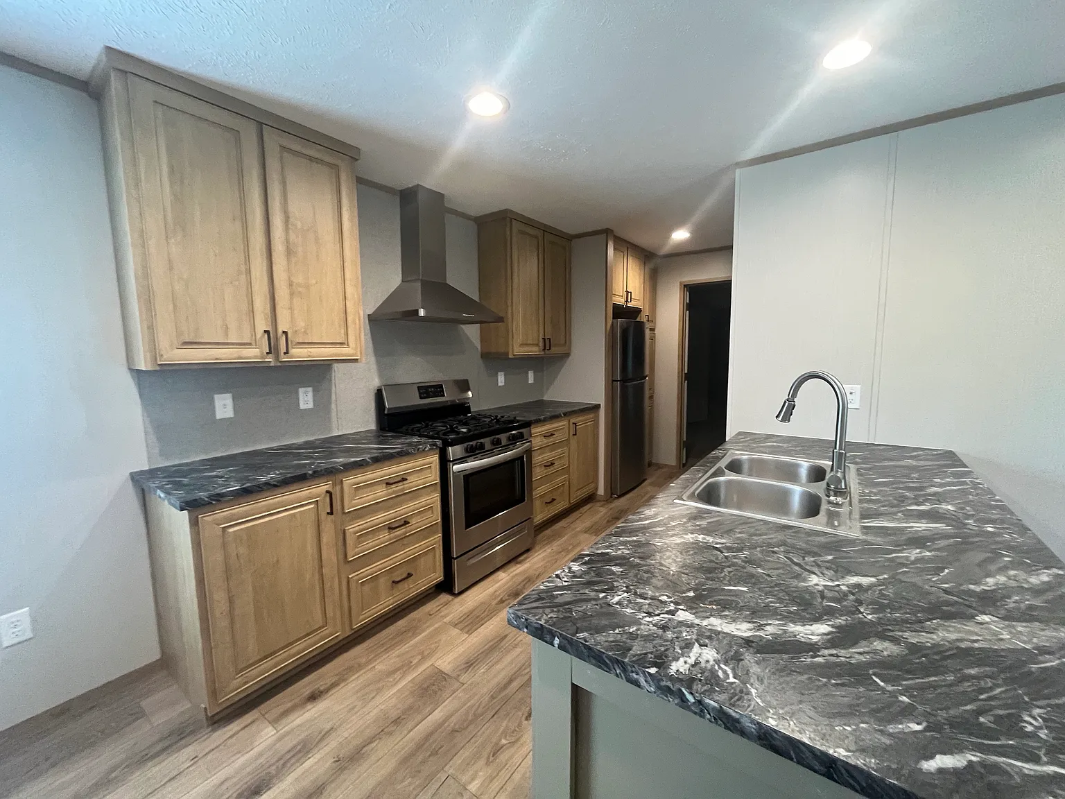 3 bed, 990 sqft, $1,850 — Photo 1