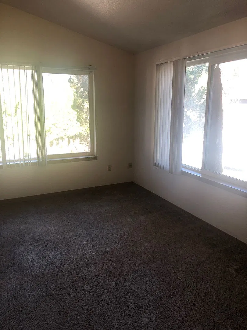 Close to COCC & the Bus Line, 1 Bedroom w/Large Deck, Water/Sewer Paid — Photo 4