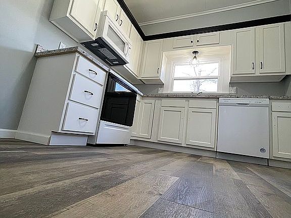 3rd image of 404 N Goldheimer Ave