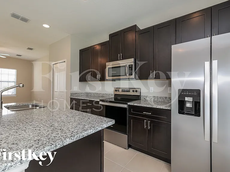 445 Eagle Dr — Photo 6