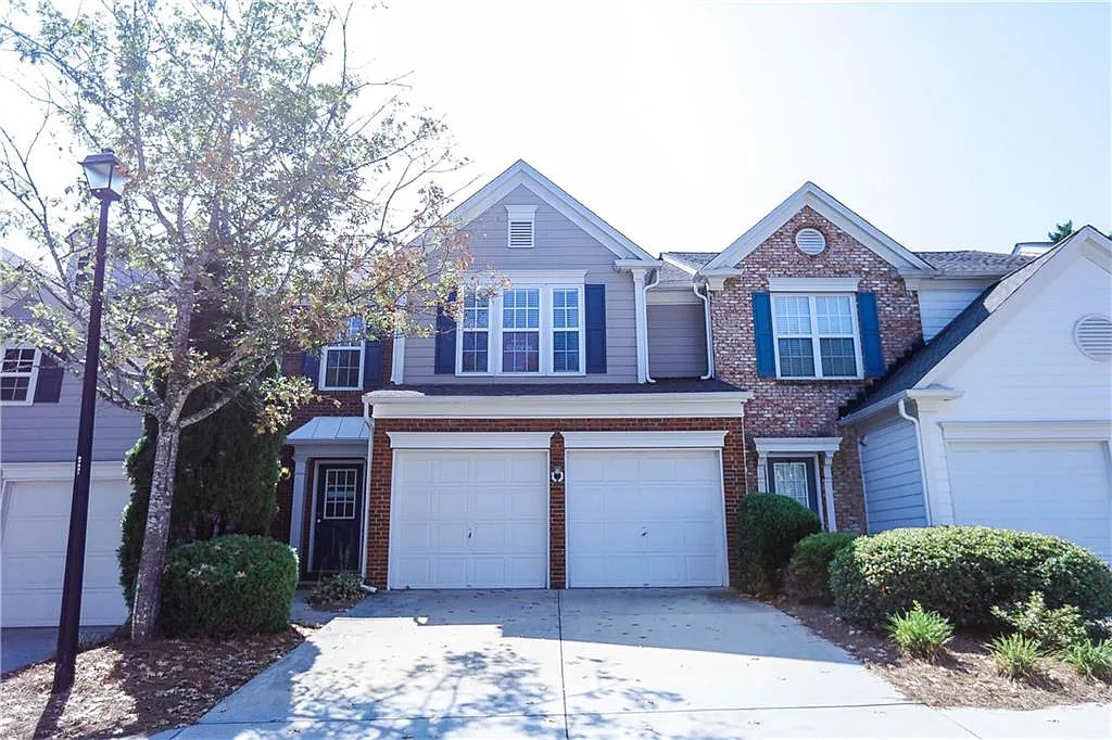 3 bed, 2.5 bath, 1696 sqft, $2,400 — Photo 1