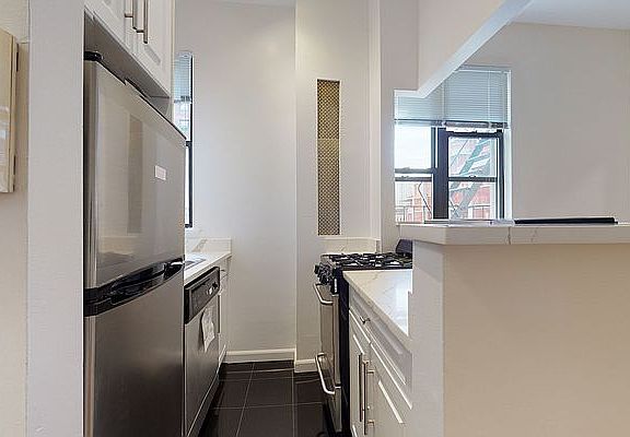 2nd image of 171 E 83rd St APT 4H
