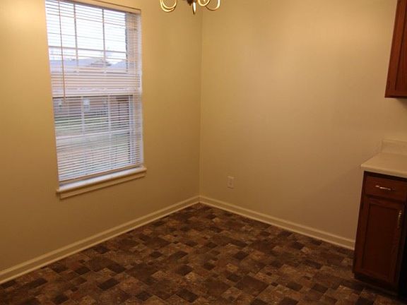 5th image of 3850 Jockey Dr APT A