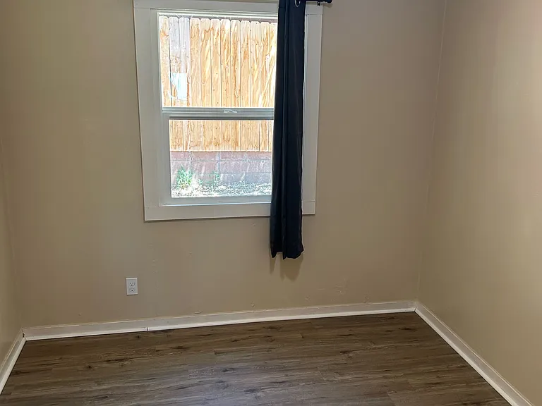 6874 Crump Ave — Photo 12