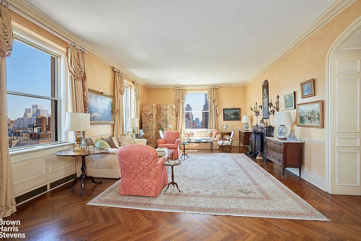 550 Park Ave #16C photo 1