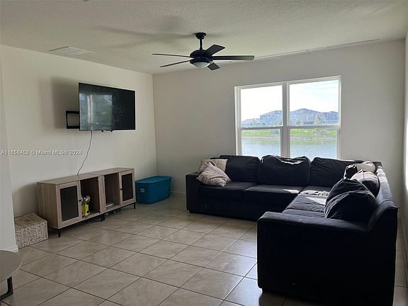 5th image of 424 Noble Ave #424